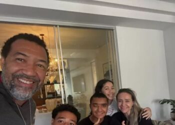 Lucas publica primeiras fotos de Pedro Severino após alta Lucas publica primeiras fotos de Pedro Severino após alta