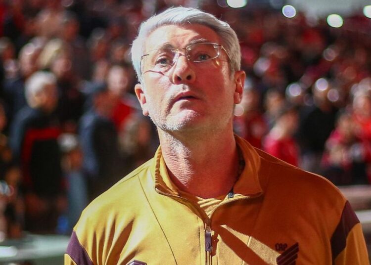 Por alisar Petraglia, Hellmann será o culpado por futuras derrotas do Athletico