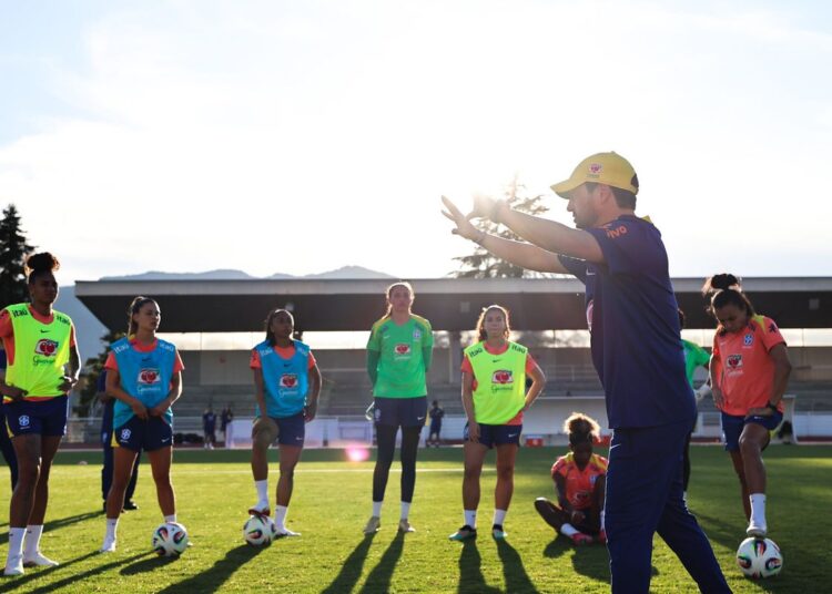 Seleção feminina fecha preparação para jogo contra França nesta sexta