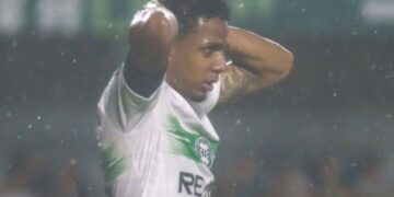 Coritiba empresta jogadores fora dos planos no último dia da janela