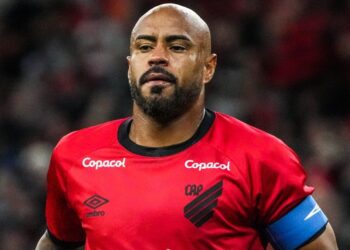 Thiago Heleno deixa o Athletico após títulos, rebaixamento e geladeira em nove anos Thiago Heleno deixa o Athletico após títulos, rebaixamento e geladeira em nove anos