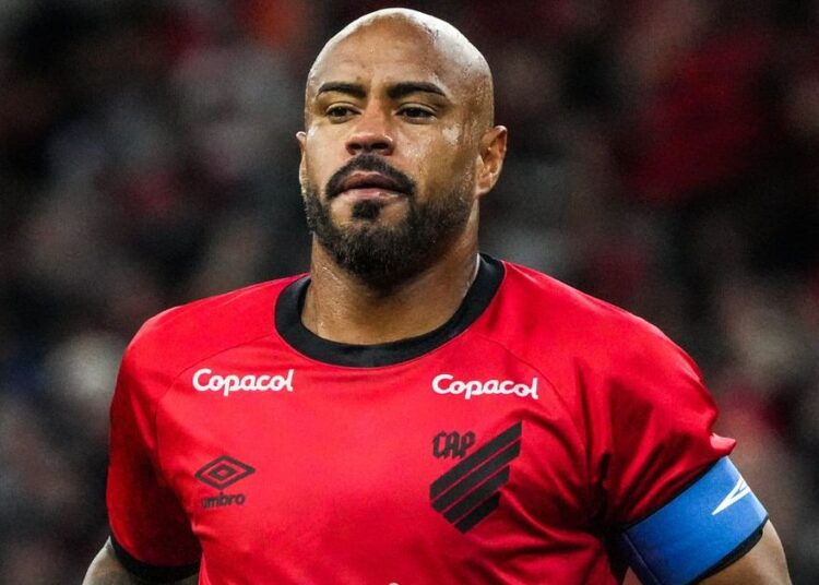 Thiago Heleno deixa o Athletico após títulos, rebaixamento e geladeira em nove anos Thiago Heleno deixa o Athletico após títulos, rebaixamento e geladeira em nove anos