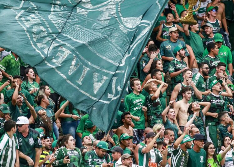 Torcida do Coritiba esgota ingressos para clássico contra o Athletico na Arena