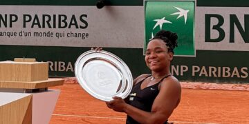 Vitória Miranda é campeã juvenil de simples e duplas em Roland Garros
