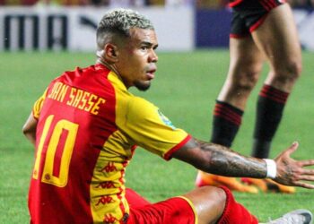 Yan Sasse foi dispensado pelo Coritiba e hoje é destaque em rival do Flamengo