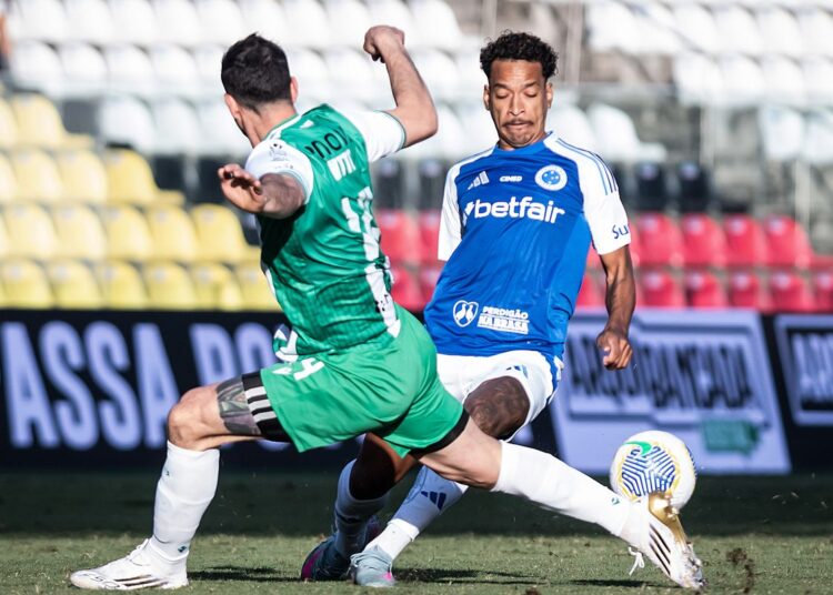 Cruzeiro vence Banfield antes de retomada do Campeonato Brasileiro Cruzeiro vence Banfield antes de retomada do Campeonato Brasileiro