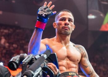Pantoja sobe em ranking geral do UFC após defender o cinturão pela 4ª vez