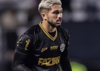 Ex-Coritiba, volante Andrey rescinde contrato e deixa o lanterna da Série B