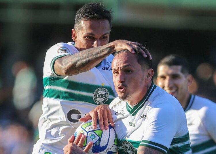 Ex-Coritiba decide pausar carreira e rescinde com rival pelo acesso