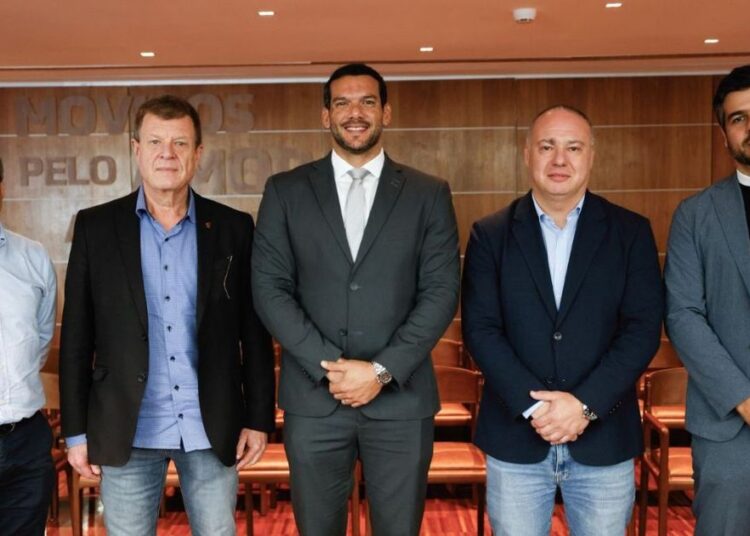 Athletico e Coritiba se reúnem com presidente da CBF, Samir Xaud