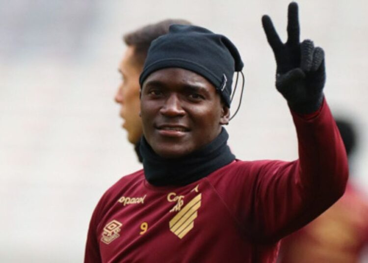 Contratação mais cara da história pode fazer estreia na Série B