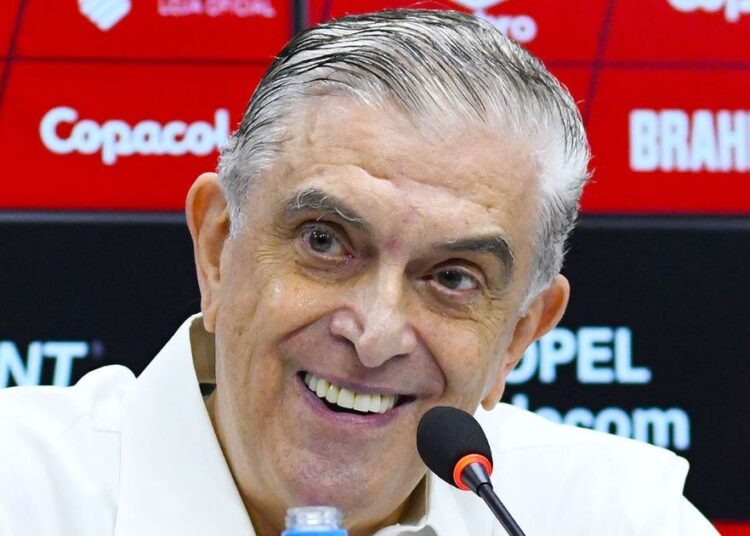 Athletico encaminha saída de lateral para rival da Série B