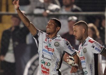 Promessa ex-Coritiba, Brenno vira aposta de Alex no Operário Promessa ex-Coritiba, Brenno vira aposta de Alex no Operário