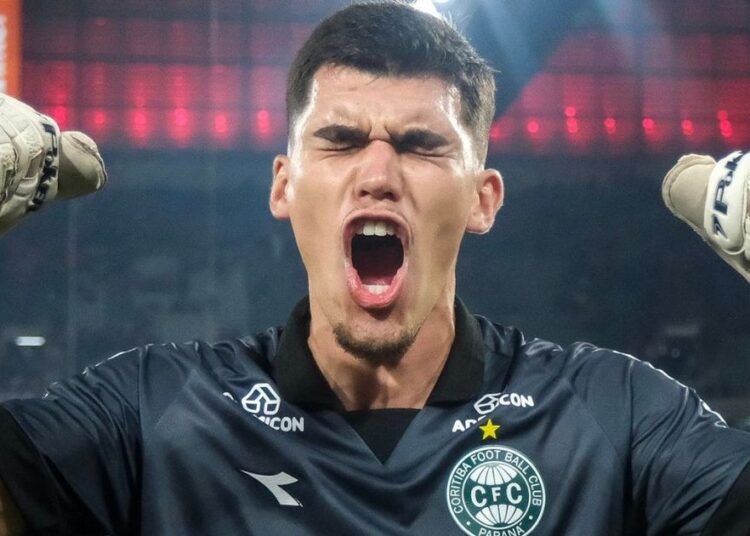 Goleiro tem atuação perfeita pelo Coritiba na Série B