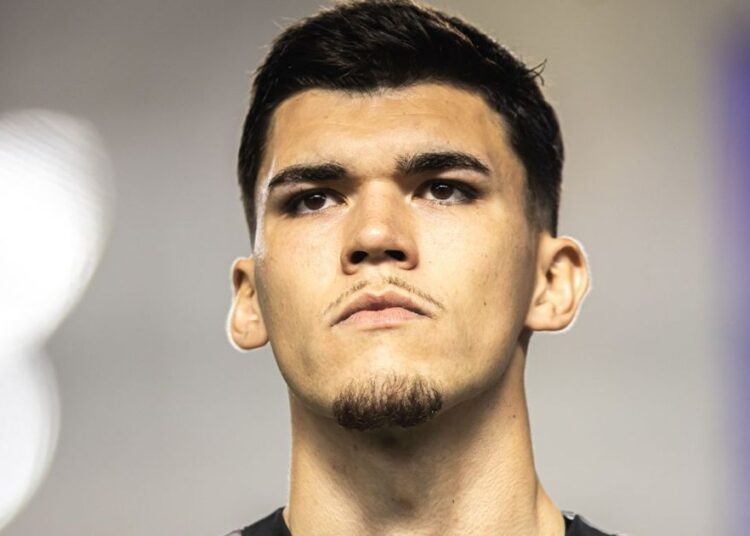 Dirigente do Coritiba abre o jogo sobre o futuro do goleiro Pedro Morisco