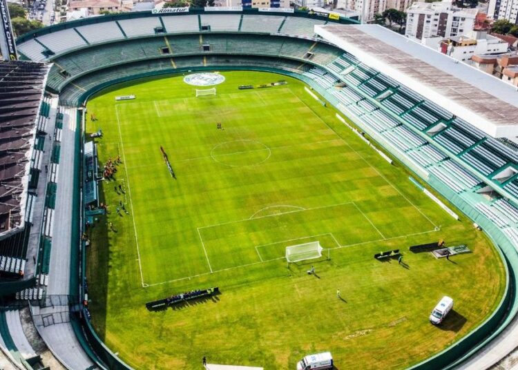 Coritiba vive expectativa para o maior público de 2025 no Couto Pereira