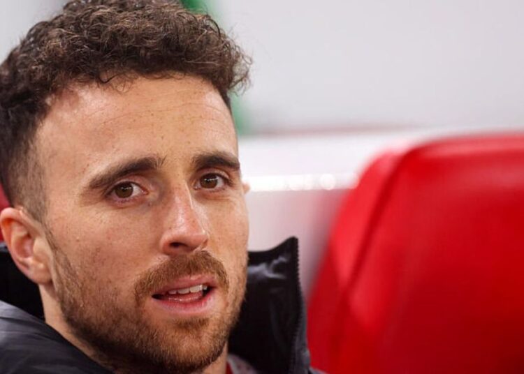 Athletico e Coritiba prestam homenagens pela tragédia com atacante do Liverpool