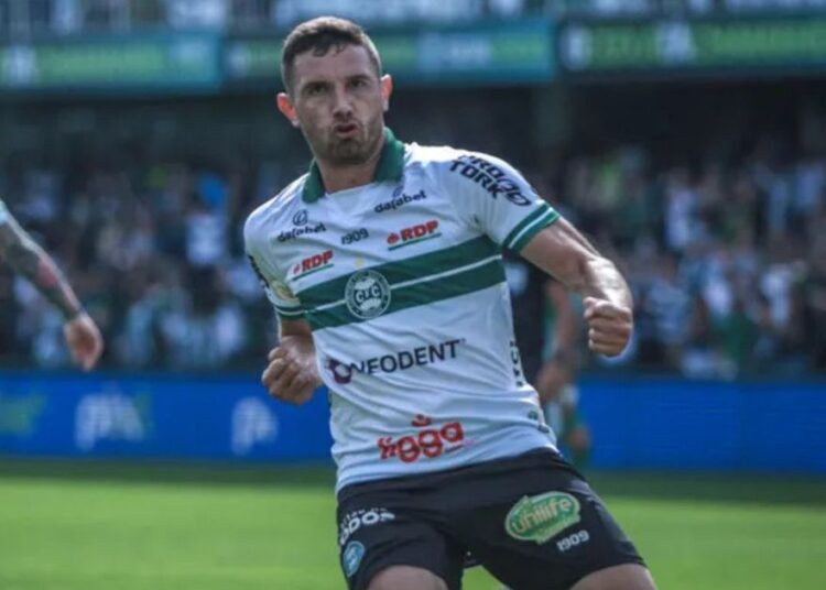 Adrián Martínez, ex-Coritiba de R$ 768 milhões, bate recorde no exterior Adrián Martínez, ex-Coritiba de R$ 768 milhões, bate recorde no exterior