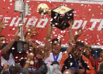 Em última entrevista, Flávio lembrou entrega da faixa de campeão antes de título