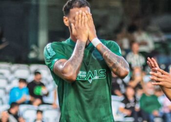 Coritiba confirma saída de Brumado em meio à disputa da Série B