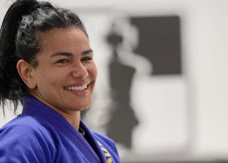 Campeã mundial de jiu-jitsu, Mayara Custódio já precisou vender bala no farol Campeã mundial de jiu-jitsu, Mayara Custódio já precisou vender bala no farol