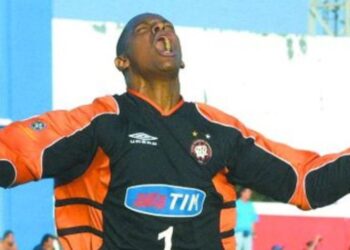 Flávio Pantera, ídolo de Athletico e Paraná Clube, morre aos 54 anos Flávio Pantera, ídolo de Athletico e Paraná Clube, morre aos 54 anos