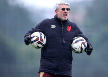 Athletico luta para voltar ao G4 diante do Goiás; veja as prováveis escalações Athletico luta para voltar ao G4 diante do Goiás; veja as prováveis escalações