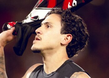 Pedro sai do banco e garante vitória do Flamengo sobre Fluminense Pedro sai do banco e garante vitória do Flamengo sobre Fluminense