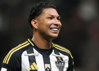 Rony vai à Justiça e pede rescisão do Atlético-MG por salários atrasados