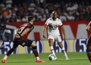 Brasileirão retorna com Flamengo x São Paulo neste sábado, no Maracanã Brasileirão retorna com Flamengo x São Paulo neste sábado, no Maracanã