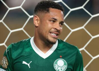 Vitor Roque gera questionamentos no Palmeiras
