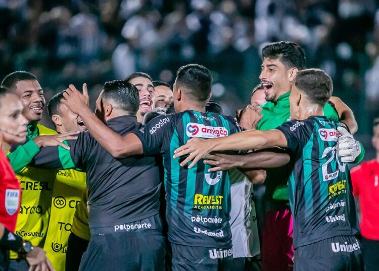 Ex-Corinthians e Botafogo, Bruno Lazaroni é o novo técnico do Maringá