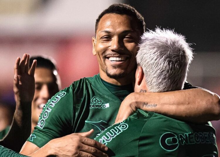 Coritiba vira líder em noite de celebração de título épico