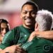 Coritiba vira líder em noite de celebração de título épico