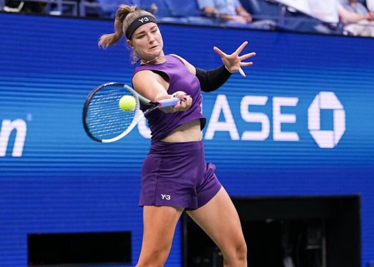 Ex-namorado incômodo aparece na quadra e leva Muchova às lágrimas