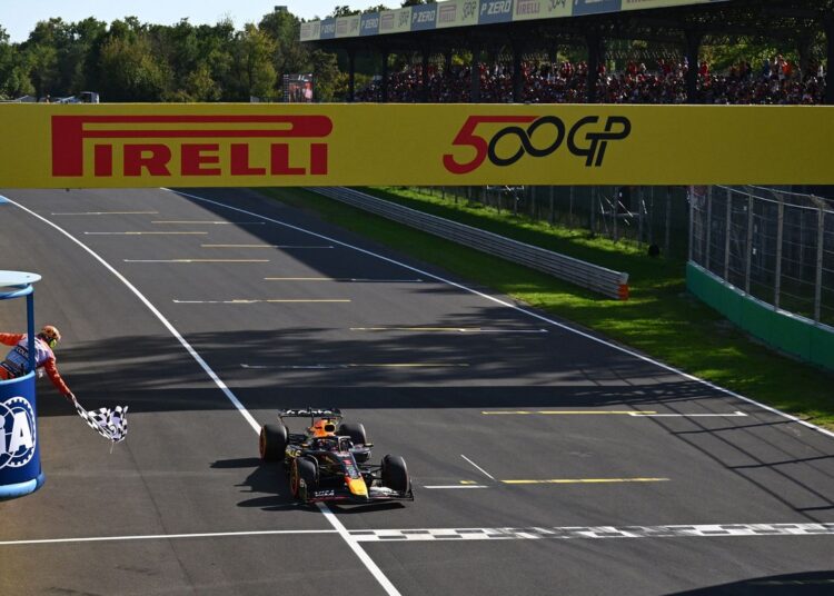 Verstappen bate recorde de volta mais rápida na história da F1 Verstappen bate recorde de volta mais rápida na história da F1