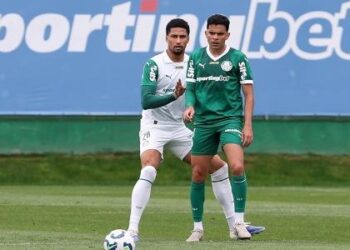 Atacante destaca superação após lesões e mira retorno