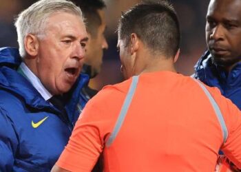 Pênalti que deram para a Bolívia é uma piada, diz Mauro Cezar Pênalti que deram para a Bolívia é uma piada, diz Mauro Cezar