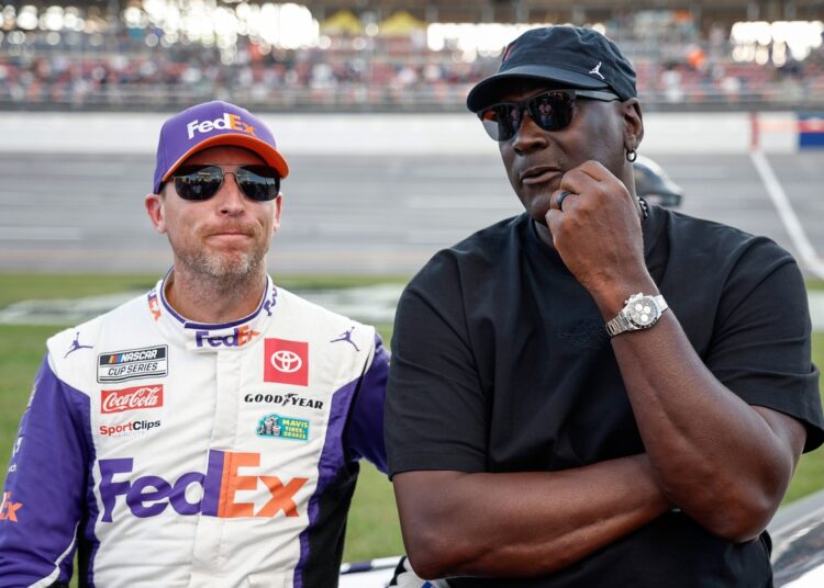 Justiça decide pró-NASCAR e contra equipe de Michael Jordan;saiba