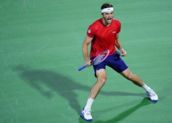 Lehecka supera Tiafoe na Davis, mas Fritz iguala confronto nos EUA Lehecka supera Tiafoe na Davis, mas Fritz iguala confronto nos EUA