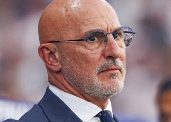 Técnico da Espanha admite surpresa com goleada e aponta jogador subestimado