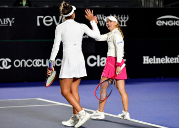 Laura e Ingrid também avançam e final de duplas terá 3 brasileiras Laura e Ingrid também avançam e final de duplas terá 3 brasileiras