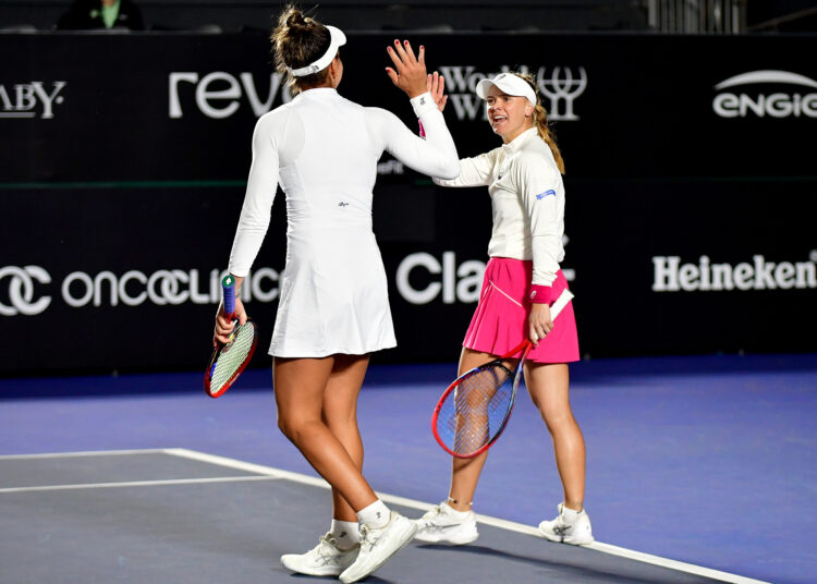 Laura e Ingrid também avançam e final de duplas terá 3 brasileiras