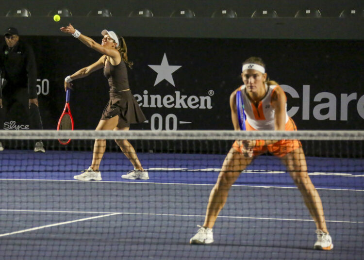 Stefani e Babos garantem vaga na terceira final do ano em SP Stefani e Babos garantem vaga na terceira final do ano em SP