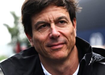 Wolff revela conversa com Prost sobre rivalidade com Senna Wolff revela conversa com Prost sobre rivalidade com Senna