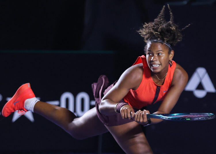 Victória oscila contra norte-americana e não passa da estreia 