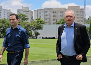 Destaques Esportivos: Corinthians Contesta Arbitragem Paulista e Panorama Global