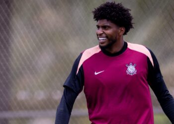 Corinthians Recusa Ofertas Europeias por Hugo Souza e Garante Permanência do Goleiro