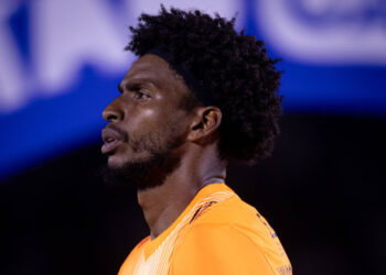 Hugo Souza: Goleiro do Corinthians Alvo de Racismo Após Classificação