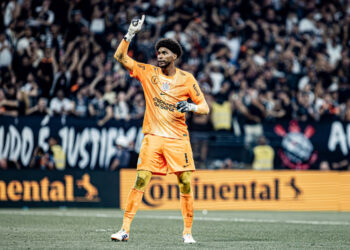 Cássio, Goleiro do Corinthians, Aborda Idolatria e Reforça Liderança no Clube